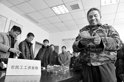 安徽省合肥市蜀山农民工拿到拖欠了3个多月的