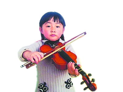 【网络视点】2岁女孩学小提琴引争议 培养or摧