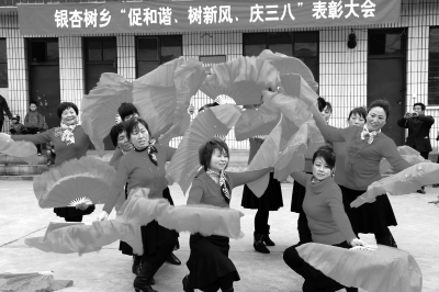各县庆祝\三八\妇女节
