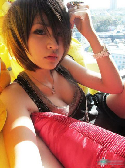 组图:90后校园美女明眸流转甜美感性造型多变-90