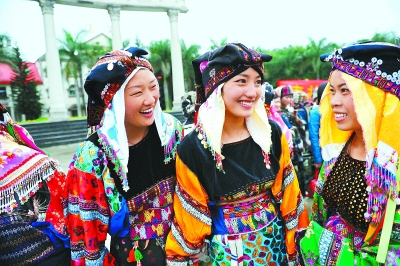 云南省文山州富宁县举行传统的曼瑞珑端活动