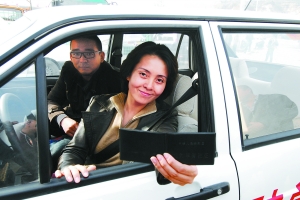 甘肃省10名参加驾照考试的聋哑人首拿驾照(图