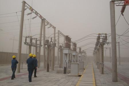 嘉峪关、酒泉供电公司战沙尘天气保电网安全-