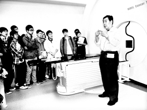 中科院第八届公众科学日活动举行零距离接触