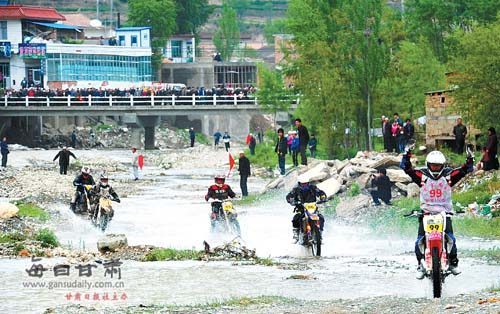 2012年甘肃康乐清华建筑杯越野摩托车河滩拉