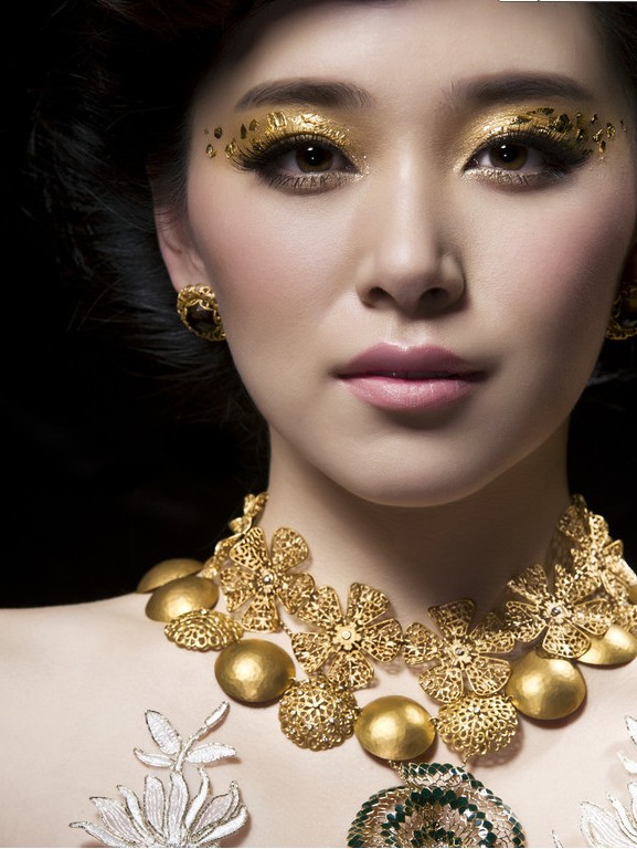 阚清子重金属珠宝<em>大片</em> 变身<em>性感女神</em>-阚清子