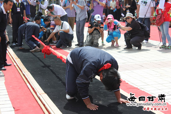 2012冶力关杯中国拔河公开赛在冶力关拉开帷