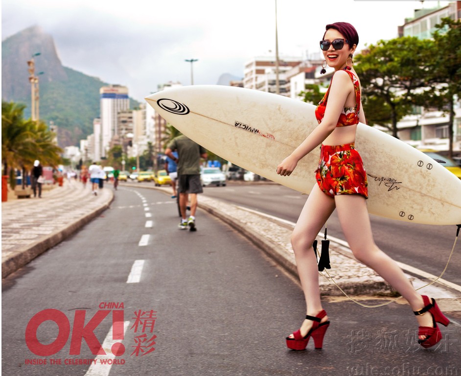 海清为OK!大突破 巴西海滩<em>变身</em>泳装<em>辣妹</em>引围观