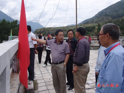 林区老干部组团到迭部参观考察