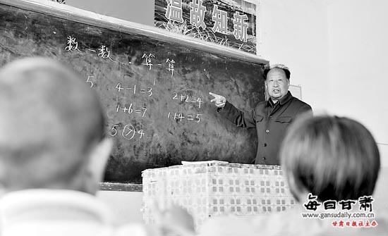 永登教师何应宁心脏手术出院第二天就重返讲台