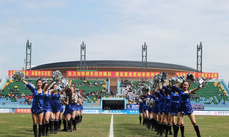 足球之乡梅州首支性感宝贝 客家靓妹齐亮相\/图