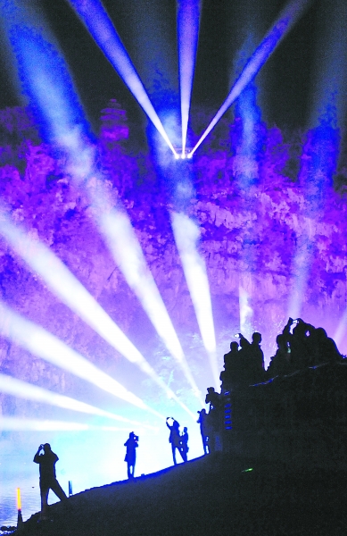 大型超媒体奇幻景观《象山·传奇》亮相桂林-