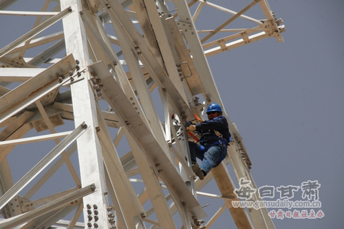 国内首条特高压输电线路铁塔分部工程中间验收