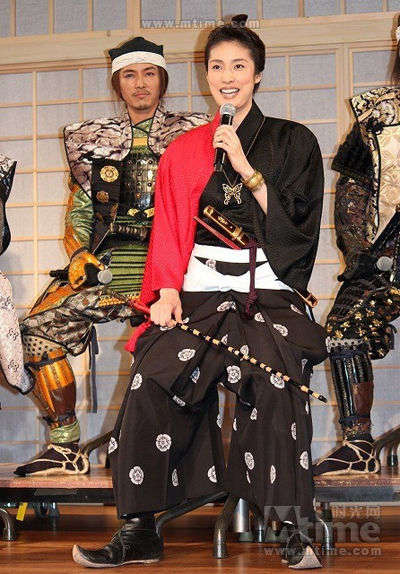 天海佑希现身《女信长》发布会 胡须造型获赞-天海佑希|女信长|发布会-每日甘肃-娱乐