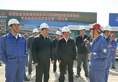 郑亚军柳鹏调研酒钢嘉北新区建设项目(图)