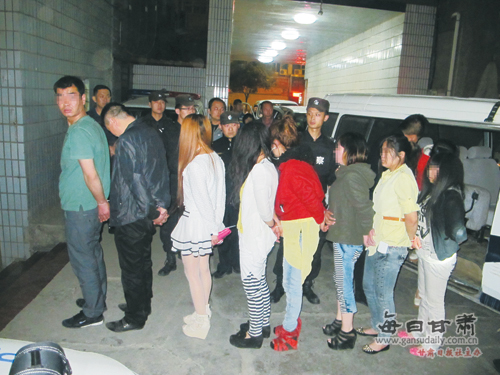 兰州城关警方一夜铲除段家滩14个涉黄发廊(