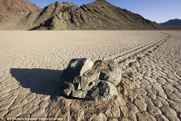 美国死亡谷石头自行漂移成不解之谜--每日甘肃