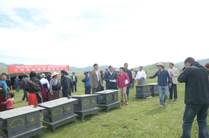 碌曲县尕秀村牧民领到环保节能生物质气化炉-