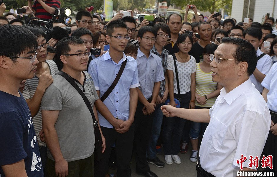 【中新网】李克强在兰州大学调研(高清组图)-李