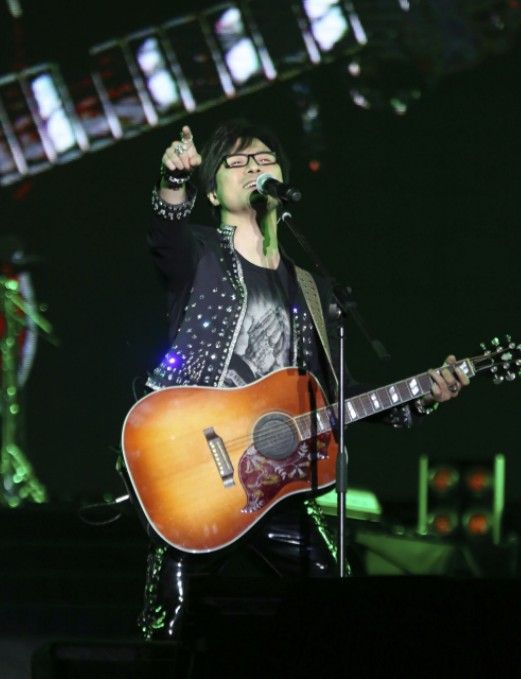 汪峰上海演唱会真情告白 南宁收官站期待章子