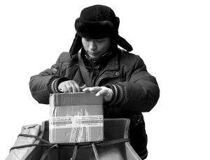 记者暗访兰州6家快递公司 打火机包装好就能