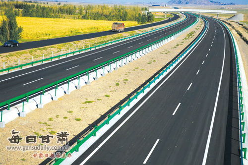 图为与原金武公路并行建设的金武高速公路部分路段