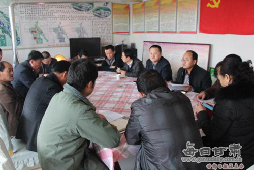 王岘镇党政班子成员深入辖区调研党的群众路线