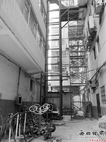 市民反映:电梯施工噪音大小区居民不堪其扰