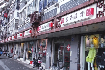 兰州:门头店招立体广告 视觉污染几时休