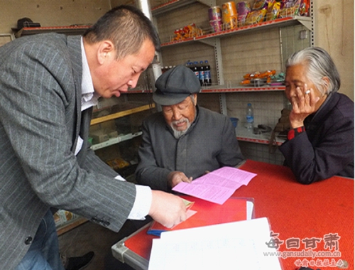 王岘镇红星村为老党员送学上门-王岘镇-每日甘