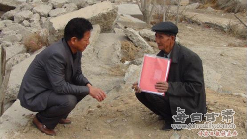 王岘镇东台村开展进村入户征求意见活动-王岘