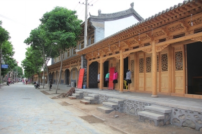 青城古镇改造好的仿古商铺已经开始营业