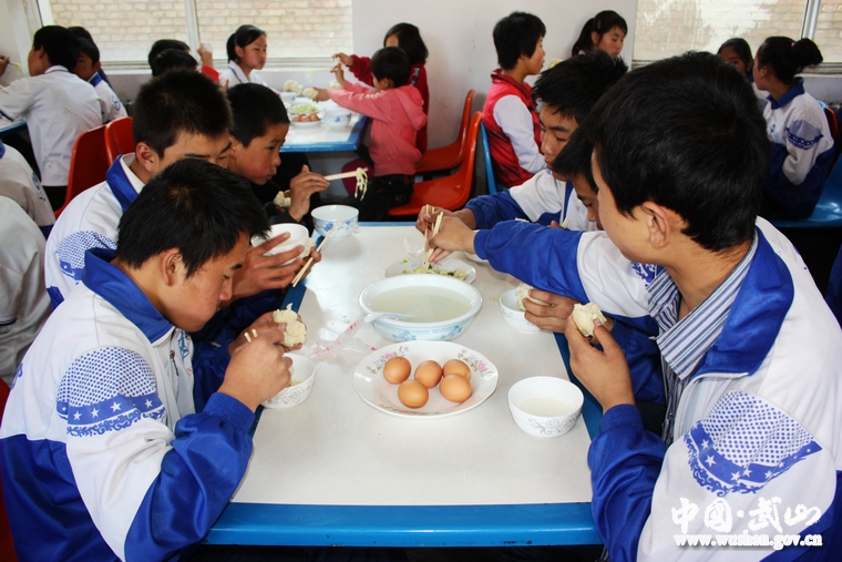 华西村人均收入_小学生人均体育经费(3)