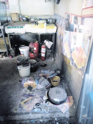 兰州:锅碗盆都脏 无证小吃店被查