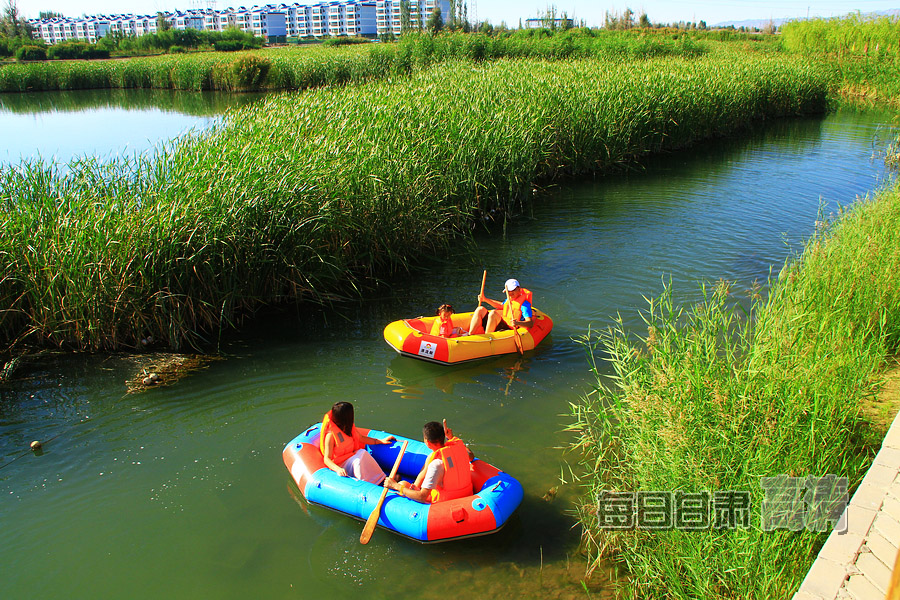 【高清组图】张掖湿地漂流引来市民休闲娱乐