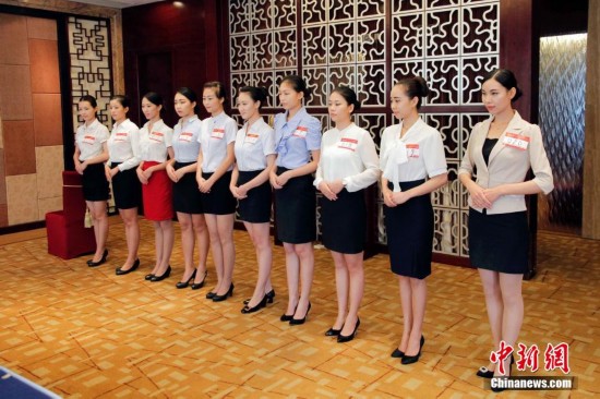 <em>航空公司</em>开学季招空乘 近二百在校生<em>应聘空姐</em>