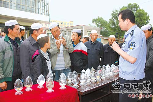 :高标准严要求做示范当标杆(组图)-群众路线-每