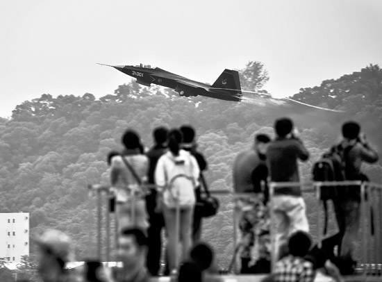 歼-31战斗机在珠海金湾机场上空训练试飞-战斗