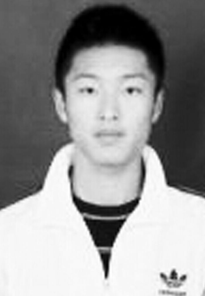 李翔,男,汉族,生于1998年9月,现为庆阳学生.