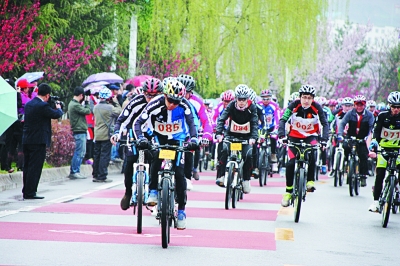【副刊】山地自行车比赛现场-【副刊】-每日甘肃-陇南日报