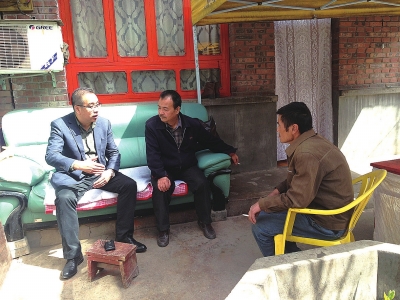 兰州市司法局双联法律服务直通车开进联系村