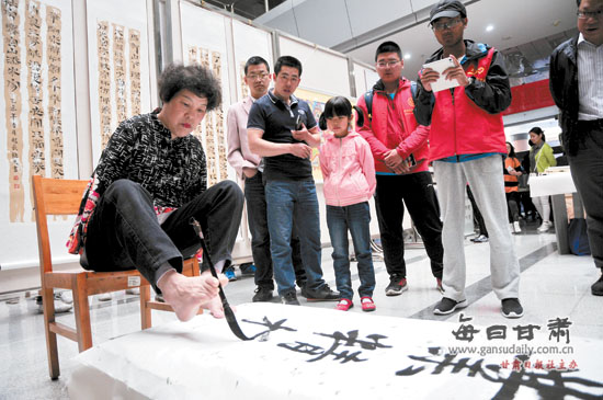 图片新闻:甘肃省残疾人书画摄影作品巡展活动