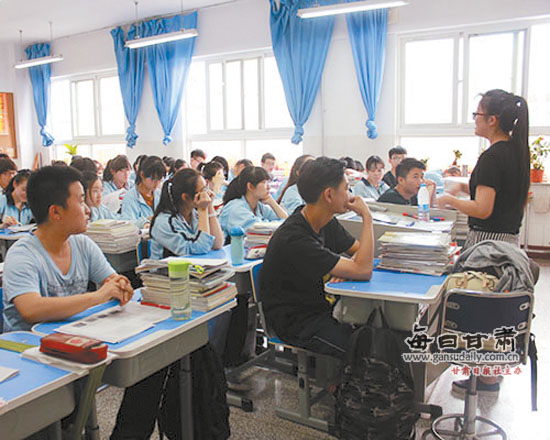 兰大教育学院志愿者助兰大附中高考学子减压