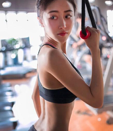 大连90后<em>美女老师</em>爆红网络 傲人<em>身材</em>显露无
