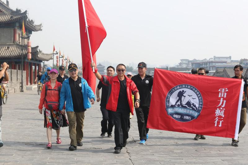 古雷人口钱_钱的照片人民币图片(3)