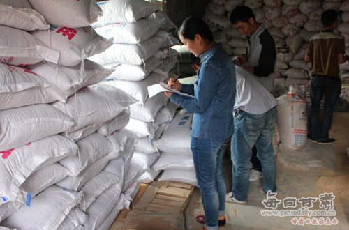 水川畜牧兽医站对养殖场饲料进行摸底检查-水