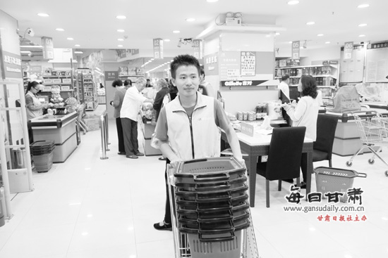 秦安县高考成绩排名_天麟集团为秦安学子发放30万助学金(2)