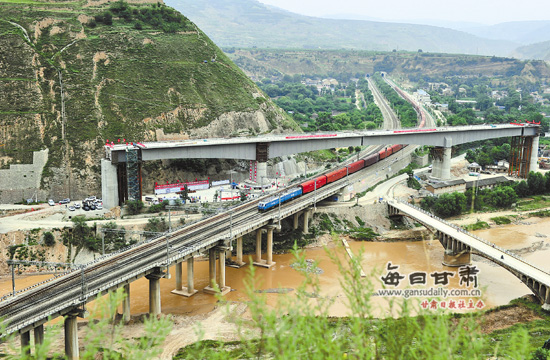 宝兰客专南河川渭河特大桥连续箱梁成功实现高