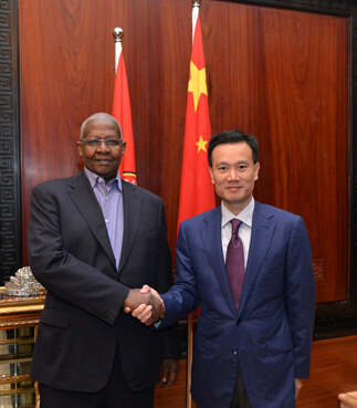 中国华信能源有限公司叶简明被聘为联大主席特