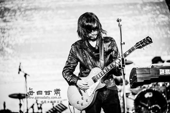 "摇滚现场王"谢天笑与"冷血动物乐队"31日亮相兰州体育馆